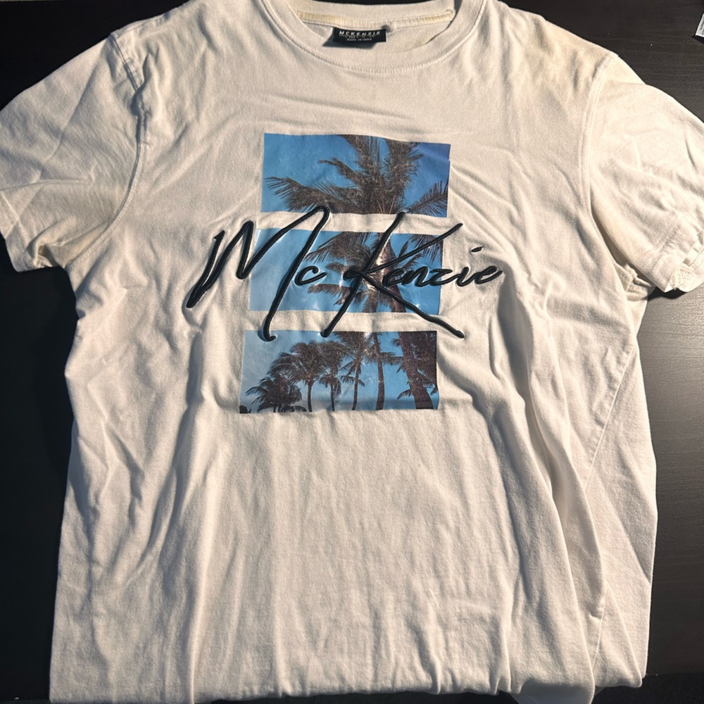 Size M McKenzie short sleeve white tee